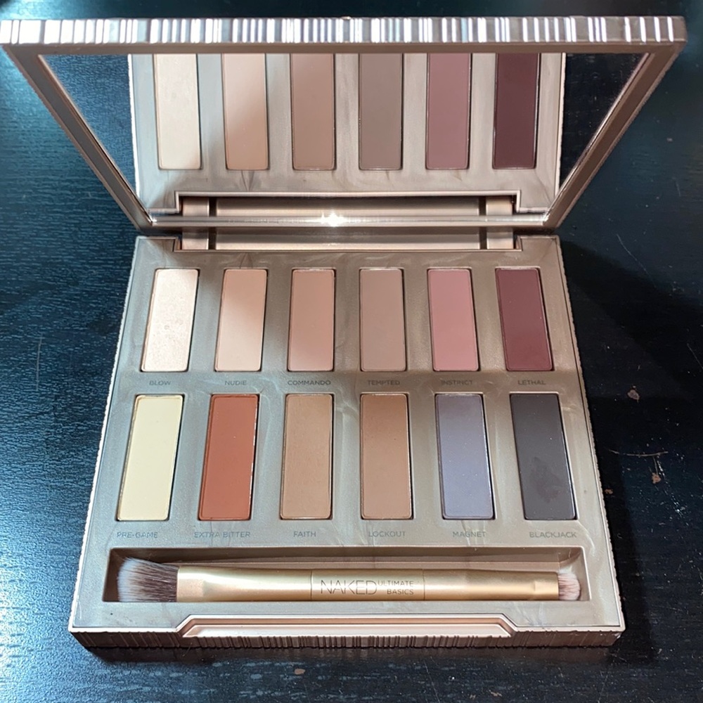 Urban Decay Naked Ultimate Basics Eyeshadow Palette with Brush neutrals